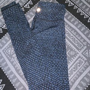 Black and blue lululemon leggings